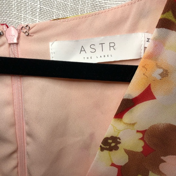 ASTR The Label High Low Dress in Pink and Orange Floral 🍂🍁🧡 Medium Jennell Dress - Picture 6 of 16
